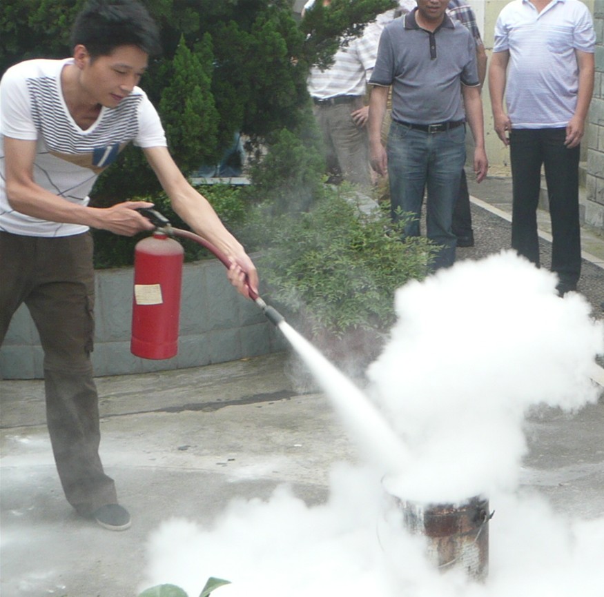 公司舉行2014年度消防安全演習(xí)